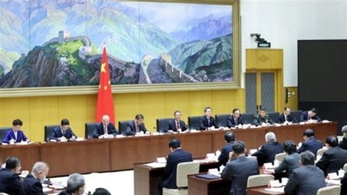 中, 소비 막는 규제 정비 착수…전기차 산업 '과열 경쟁' 본격 통제