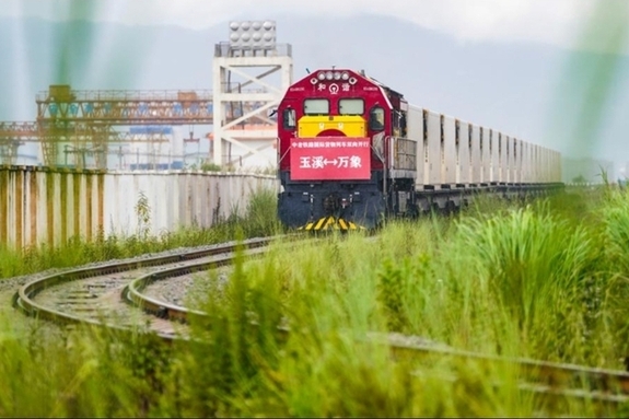 중국과 라오스 농산물 회랑 가속…라오스 카사바 전량 對中 첫 기차 수출