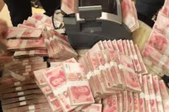 [조찬정보]AI 밀고, 돈 풀고, 규제는 조였다… 중국의 최근 움직임 요약