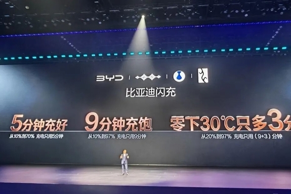 비야디 “9분 충전” 선언…전기차 판 바뀐다