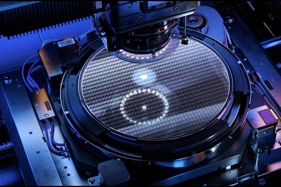 반도체 또 오른다…"4월 최대 10 인상"