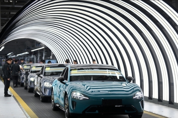 샤오미 전기차 흑자 전환…로봇 공장 투입 로드맵 공개