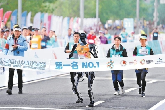 中 휴머노이드 마라톤 50분 돌파