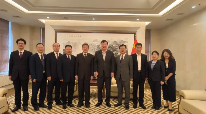 지난 7일 한국을 방문한 주하오둥(朱浩東) 안후이(安安徽)성 츠저우(池州)시 당서기(왼쪽 다섯 번째) 일행을 만난 싱하이밍(邢海明) 대사(여섯 번째). 주한중국대사관 위챗 공식 계정. 화면 캡처 2024-06-12 083613.jpg