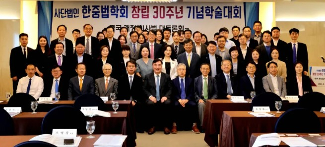 싱하이밍 주한중국대사가 21일 한중법학회 관계자들과 기념 촬영을 하고 있다. 주한중국대사관. 화면 캡처 2024-06-22 151449.jpg